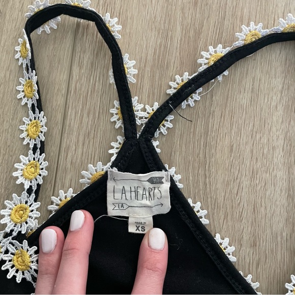Black Daisy Tank - Picture 4 of 6